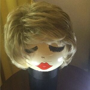 ⭐️Raquel Welch Wig - NWT - Smoked Walnut⭐️